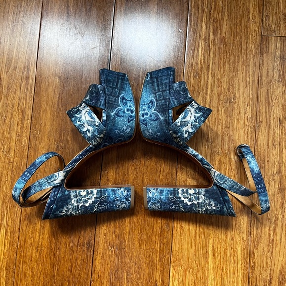 Ralph Lauren Printed Denim Floral Strappy Platform Open Toe Sandal - Picture 4 of 7